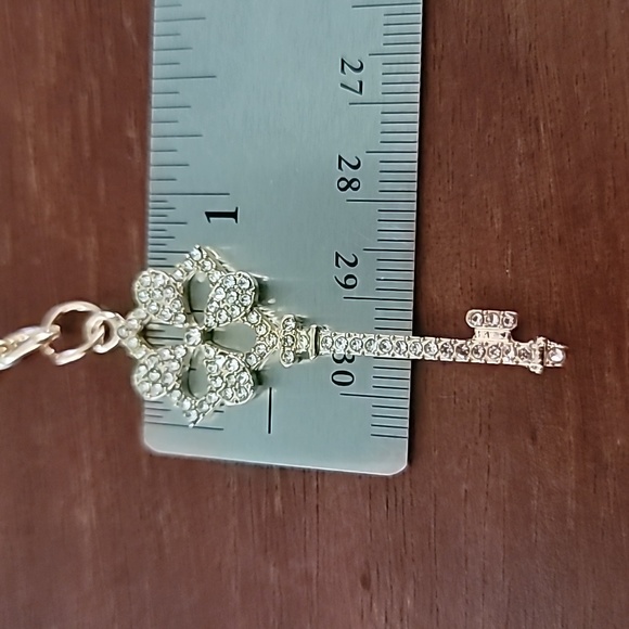 Gold Toned Rhinestone Key Charm Keychain/Ring - Picture 4 of 6